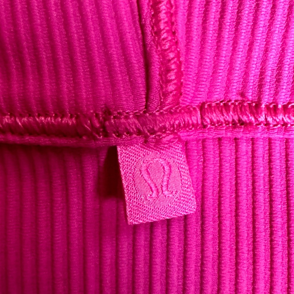 19. Lululemon Power Pivot Tank Top *Rib - Picture 5 of 7